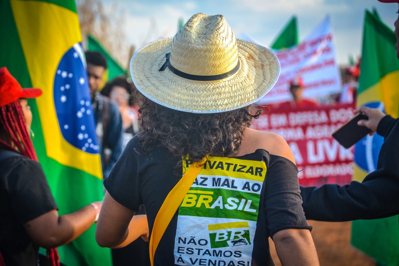 Governo e centrão abrem fogo contra Petrobras para manter aumentos e lucros bilionários dos banqueiros