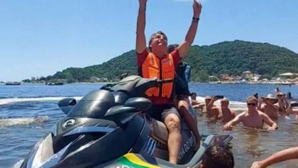 Em plena crise, Bolsonaro faz corte bilionário no INSS, na Educação e até na Saúde