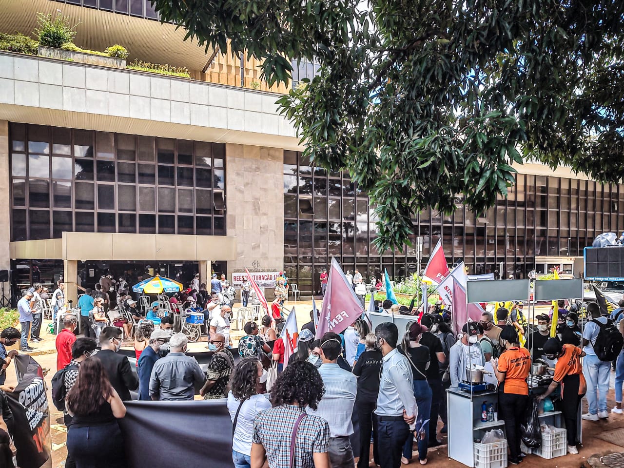 Brasília: servidores de mais de 40 categorias protestam por reajuste salarial nesta terça