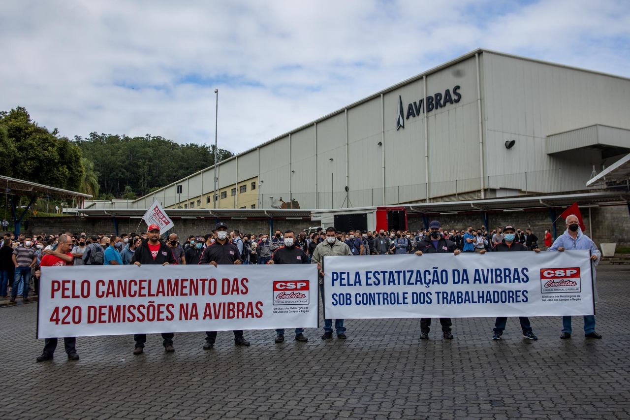 Jacareí (SP): Contra demissões, metalúrgicos da Avibras entram em greve