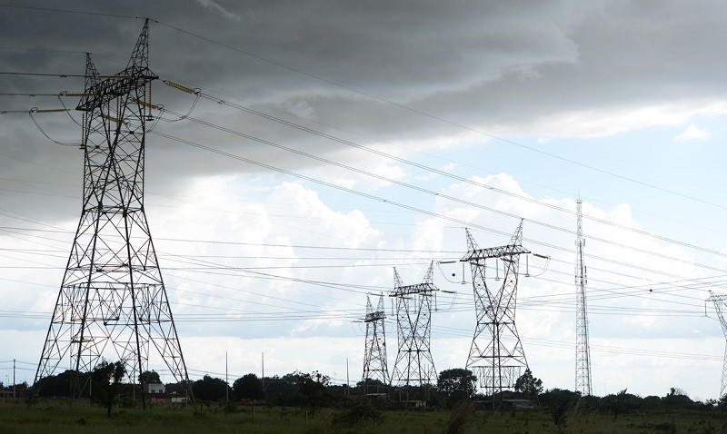 Luz mais cara: privatização da Eletrobras avança no TCU e Bolsonaro prepara entrega da estatal