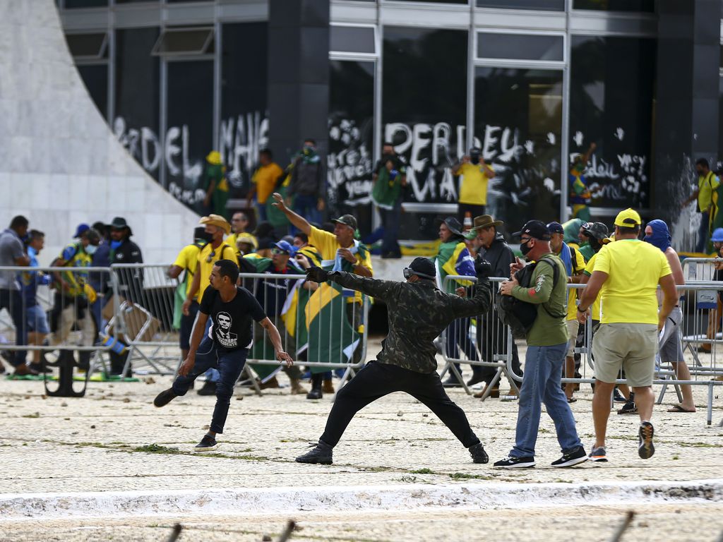 Por que não devemos ir às manifestações do 8J neste ano se queremos derrotar os golpistas?