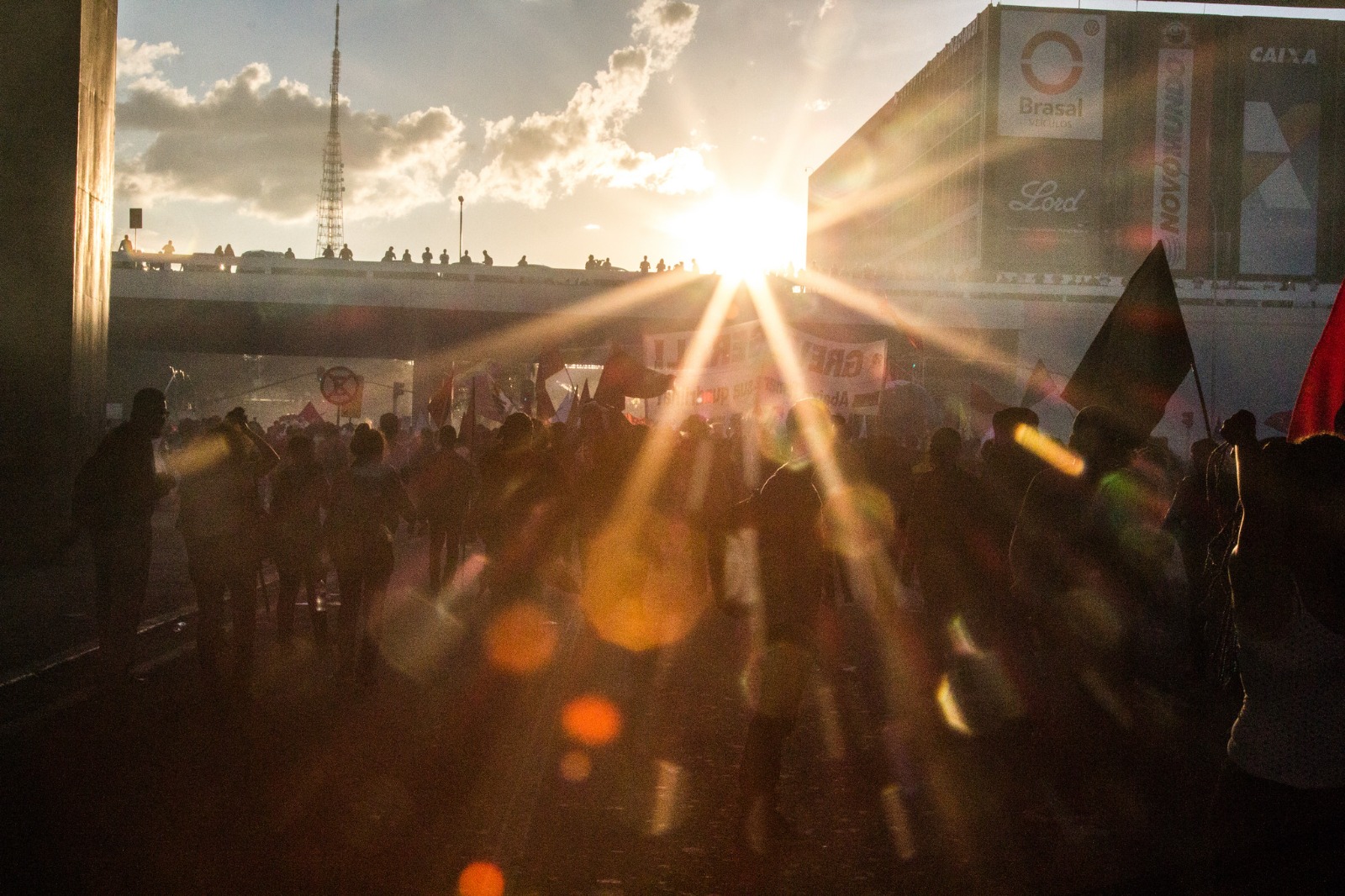 Editorial: Enfrentar os super-ricos para o povo ter o que é seu
