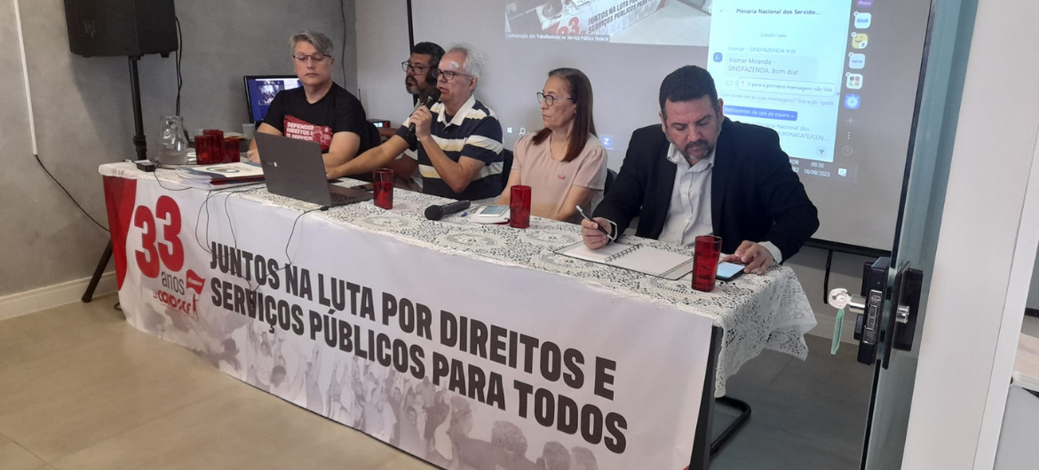 Plenária dos servidores públicos aprova calendário e indica 3 de outubro como dia nacional de luta e paralisações
