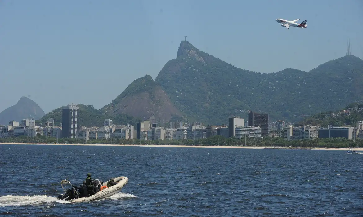 PEC que vai privatizar praias brasileiras é parte do Pacote da Destruição 