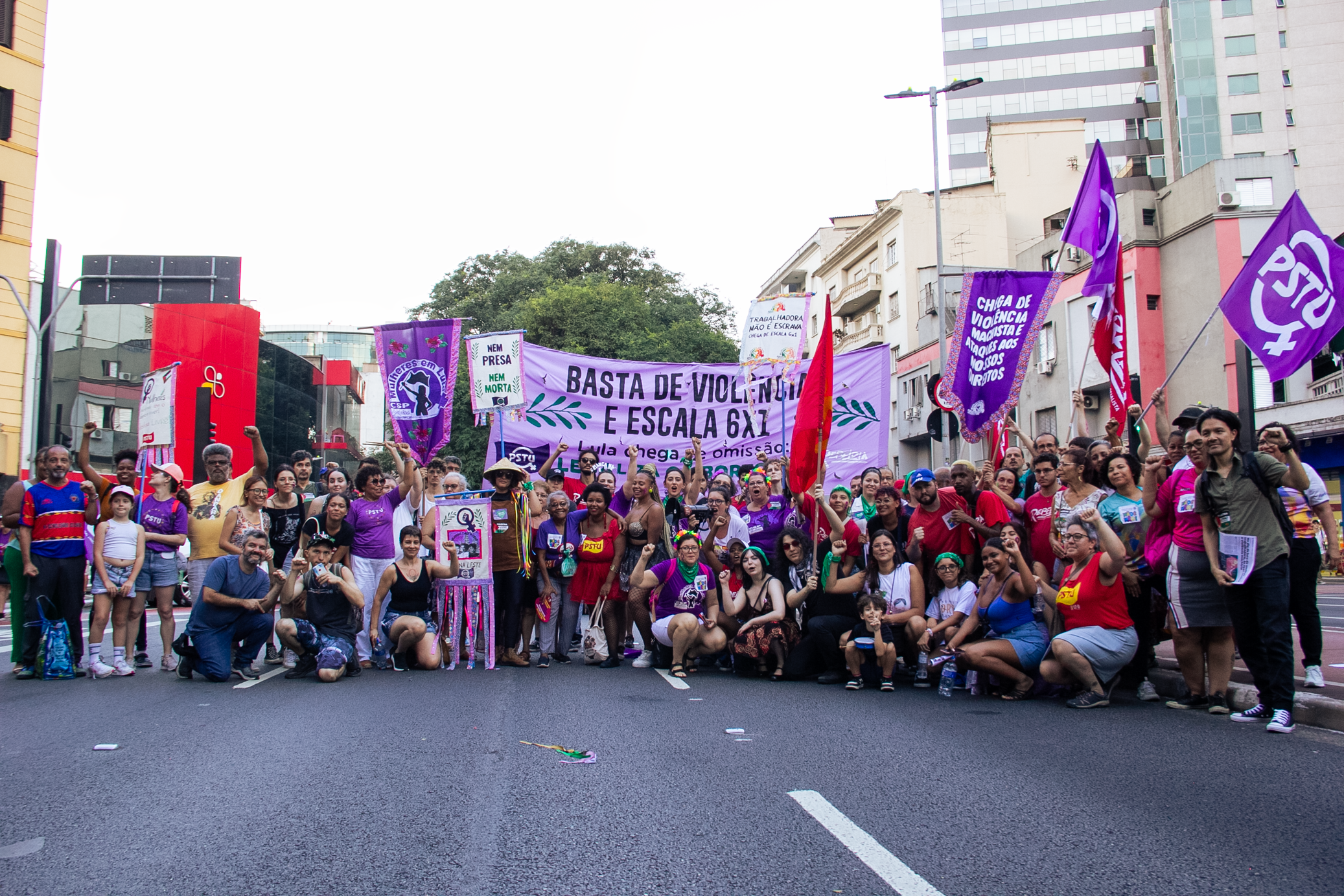 8M: Manifestações contra a violência machista e por direitos marcam protestos no Brasil e no mundo
