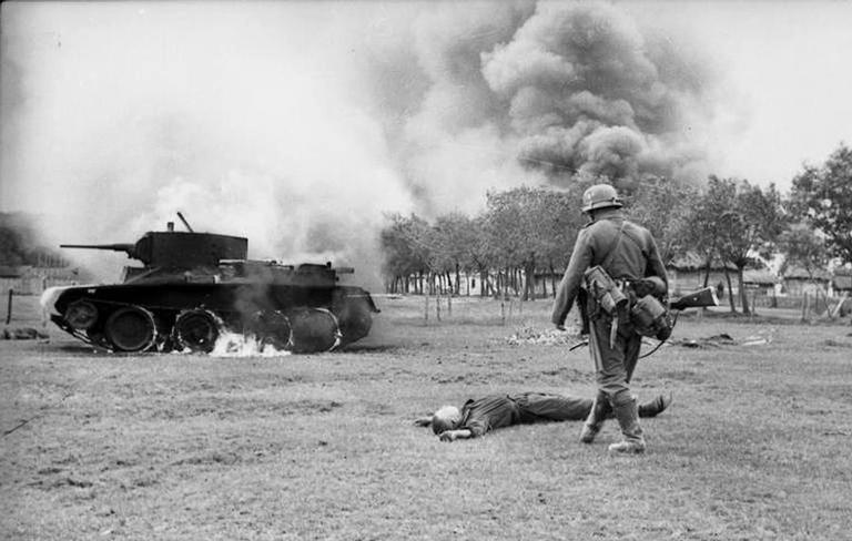 “Operação Barbarossa”, o papel de Stálin e a tragédia soviética
