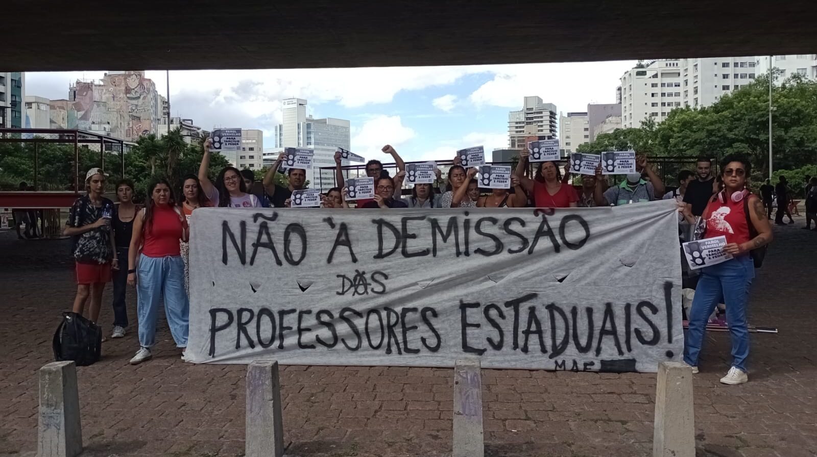 SP: Nenhum professor sem emprego, nenhum estudante sem escola!