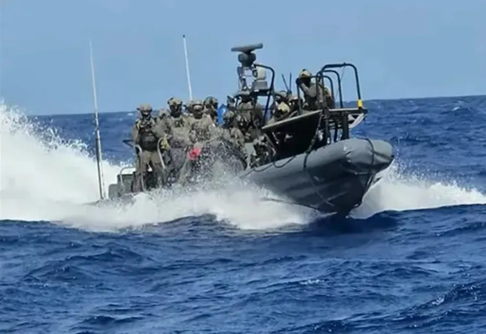 Israel sequestra integrantes da Flotilha Global Sumud e leva ativistas à força para porto na Palestina ocupada