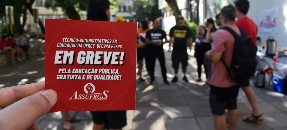 Greve dos técnico-administrativos: direção sindical freia a luta e blinda governos