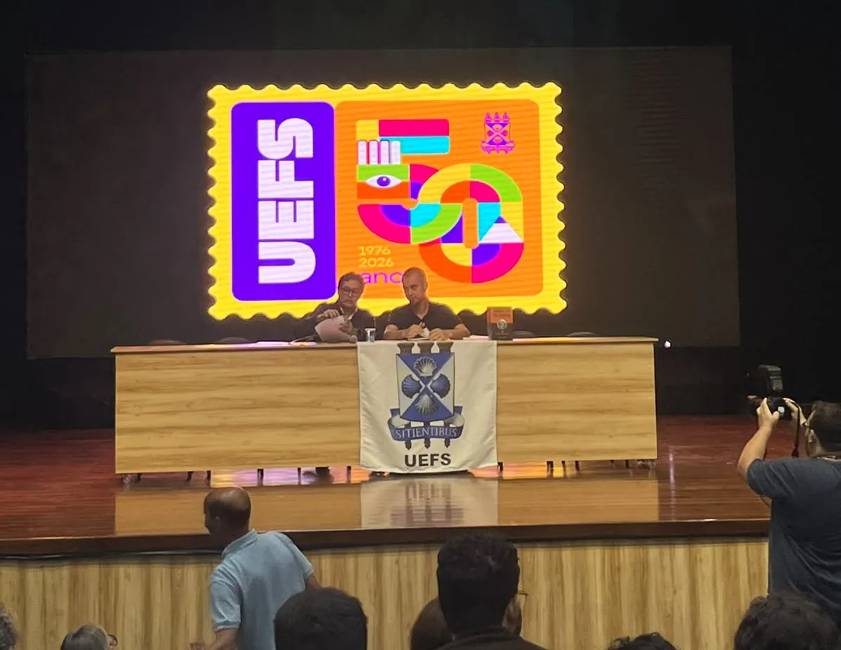 Gustavo Machado abre semestre 2026.2 na UEFS em Aula Magna com a comunidade universitária