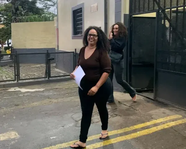 Alê, enfim, livre!
