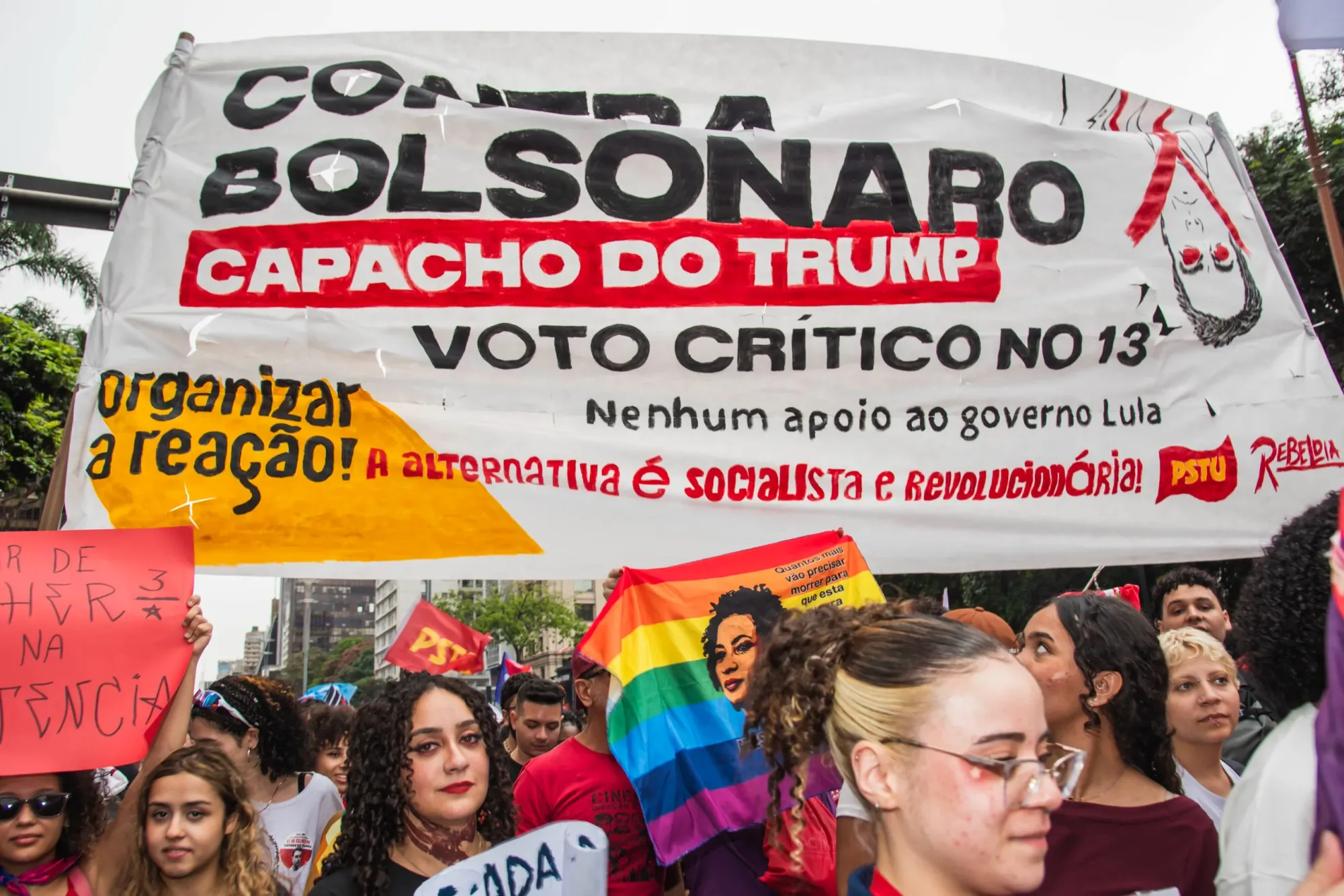 Contra Bolsonaro, voto crítico no 13 e independência nas ruas