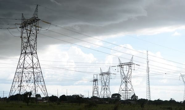 Luz mais cara: privatização da Eletrobras avança no TCU e Bolsonaro prepara entrega da estatal