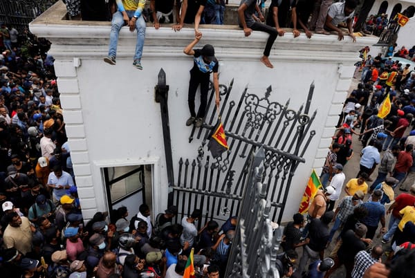 Greves e levantes despontam em todo o mundo