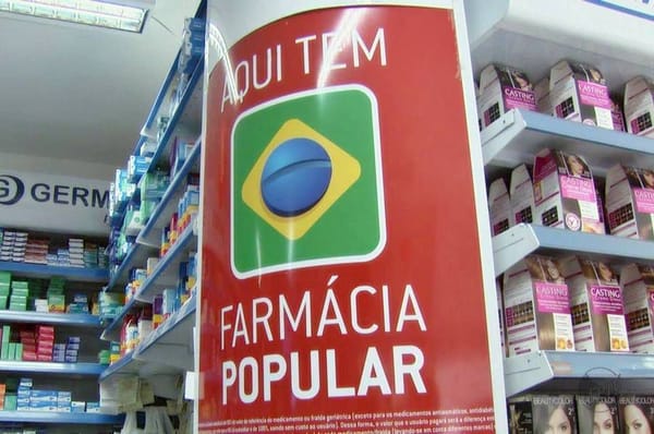 Bolsonaro desvia bilhões de Farmácia Popular e de creches para o Orçamento Secreto do centrão