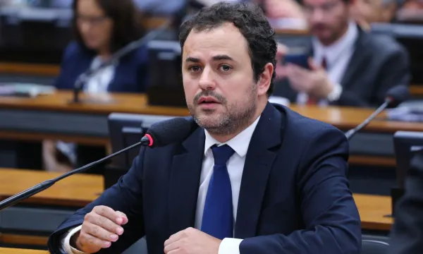 Nota de solidariedade a Glauber Braga