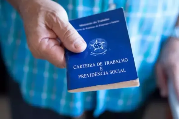 Governo Lula fecha o ano sancionando ataques ao salário mínimo, abono salarial e BPC. Entenda