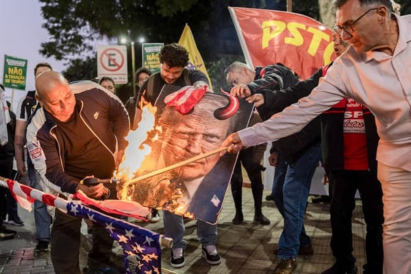 Manifestação contra Trump em São José dos Campos