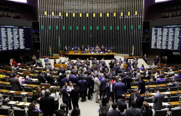 Festival de Projetos de Leis autoritários e a pergunta: democracia para quem?