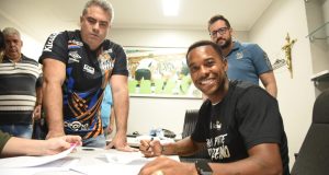 Condenado por estupro, Robinho deve cumprir pena no Brasil