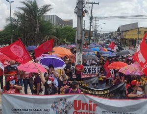 Ceará: Professores de Maracanaú estão em greve em defesa dos seus direitos