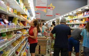 Inflação dos alimentos e outros motivos por trás da queda de popularidade do governo Lula
