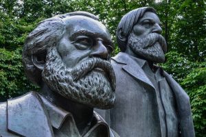 Direito, ideologia e conservadorismo: Reflexões de um advogado militante a partir de Marx, Engels, Pachukanis e Stutchka