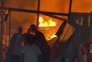 Estado de Israel ataca campo de refugiados em Rafah, queimando vivos mulheres e crianças