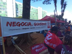 A luta continua: Greve da Educação Federal enfrenta a política fiscal e a prática antissindical do governo Lula