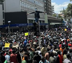 Quênia: William Ruto reprime manifestações, paga a dívida e envia tropas para o Haiti