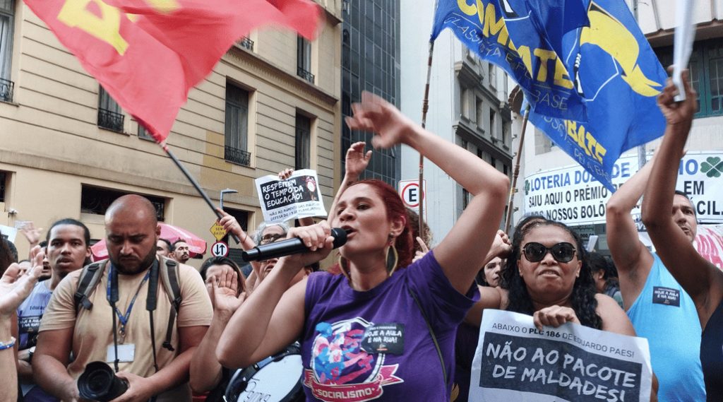 Após manifestação de 12 horas, educadores do Rio forçam vereadores a adiar votação do PL186