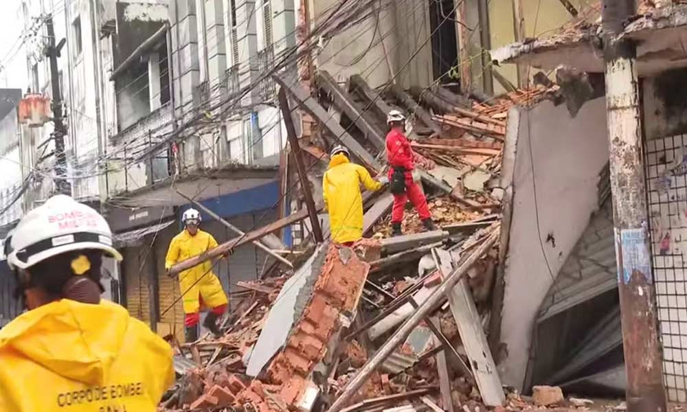 Fortes chuvas causam alagamentos, deslizamentos de terras e mortes em Salvador