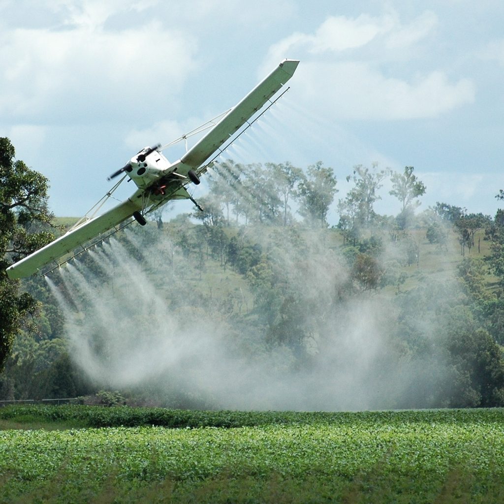 O Agro é tóxico: Governo do Ceará quer liberar “chuva de veneno” para favorecer o agronegócio